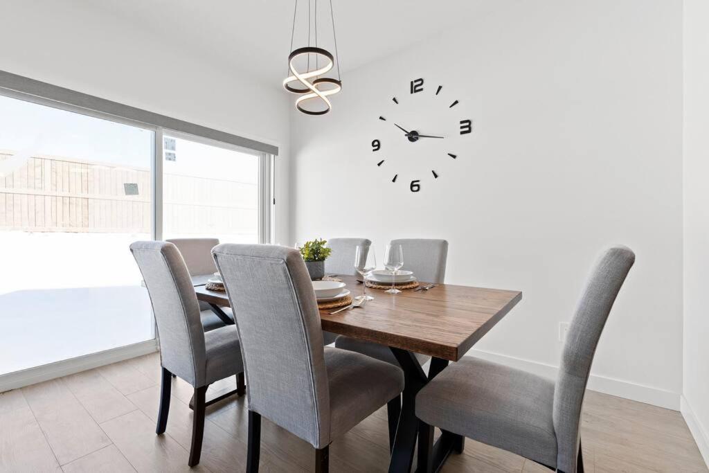 Family Retreat - 9 Mins To Wem - Vintage Arcade-ping Pong -air Conditioning Holiday home *